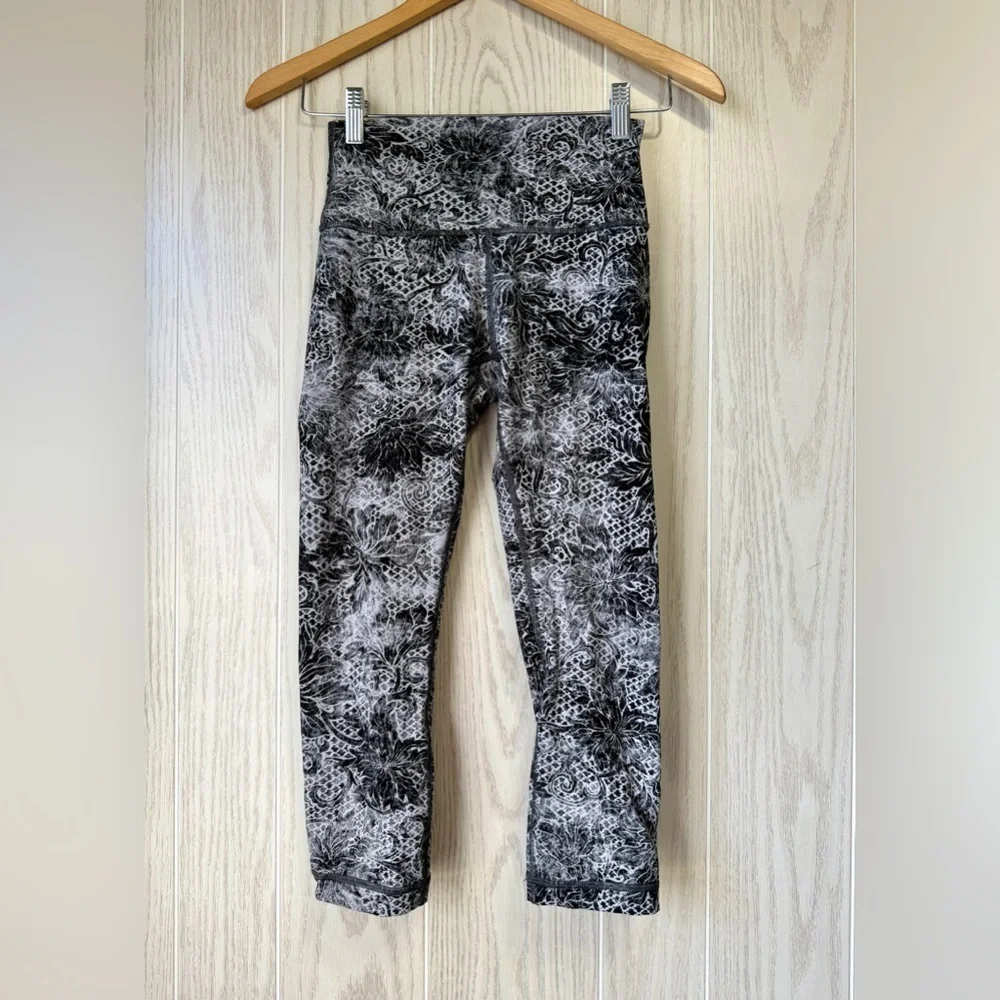 Lululemon Wunder Under Crop High-Rise Full-On Luxtreme 21